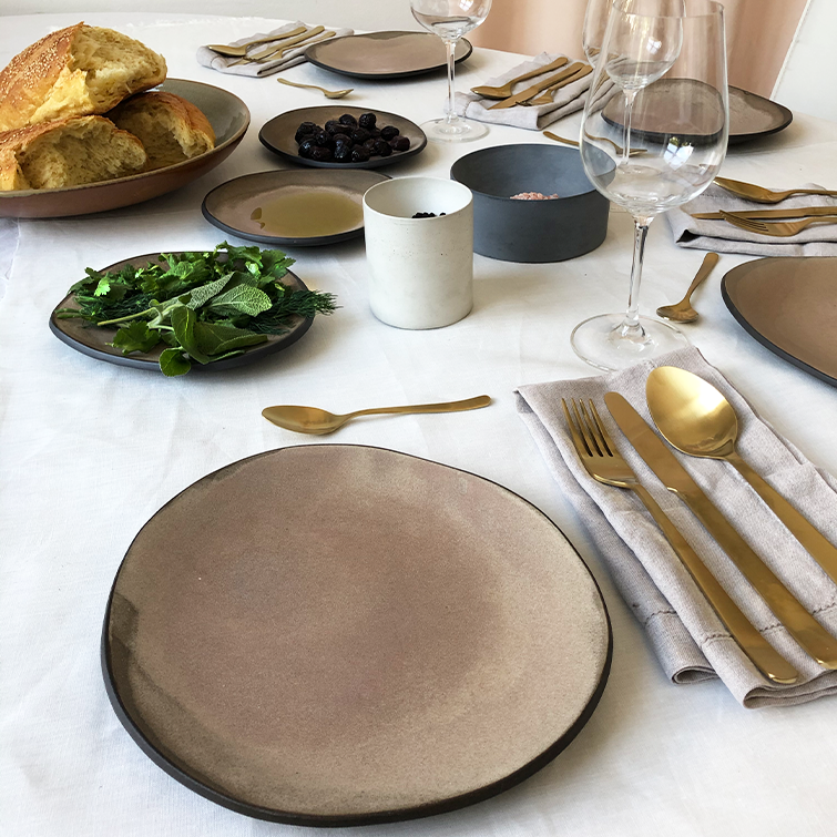 artisanal stoneware plates rosé glaze, handmade ceramics, handgemachte keramik teller, Hana Karim, Nave shop, online concept store