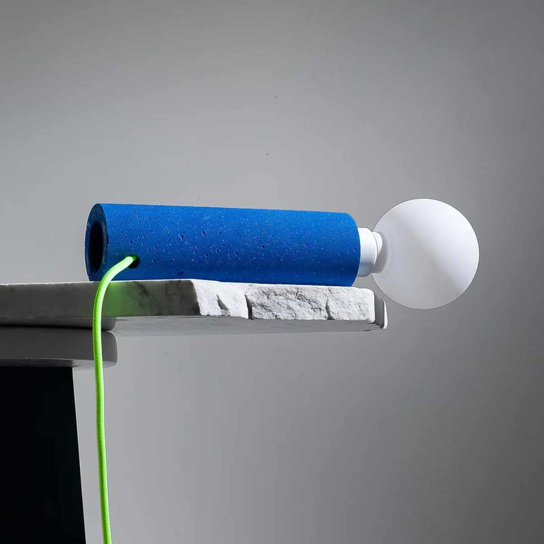 Swap it lamp with blue marble dust base without lampshade, neon yellow textile cable designed by Moodlight Studio and made in France