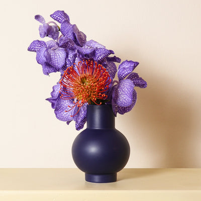 Small Strøm Vase in Blue, Raawii Design, Danish Ceramic Design, Nicolas Wiig, nave shop